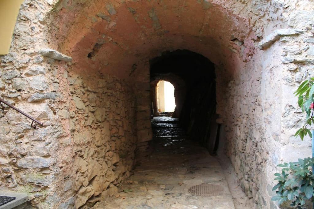 Casa Nel Borgo Antico Quaratica Exterior foto