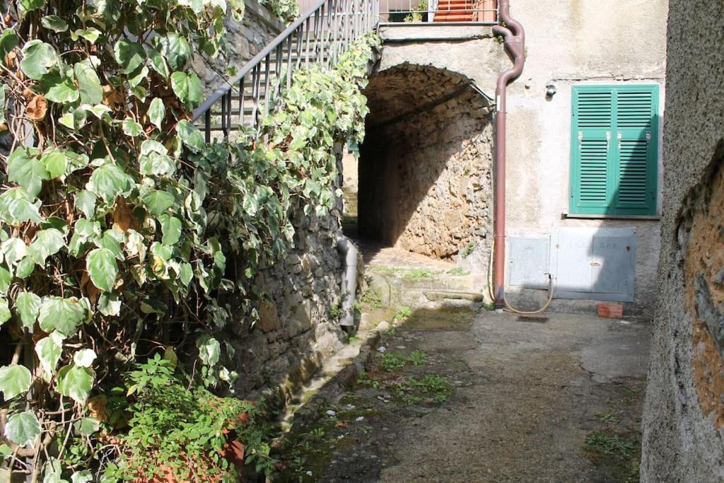 Casa Nel Borgo Antico Quaratica Exterior foto