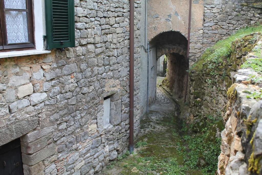 Casa Nel Borgo Antico Quaratica Exterior foto