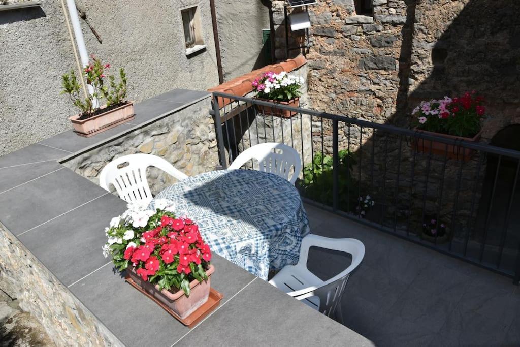 Casa Nel Borgo Antico Quaratica Exterior foto