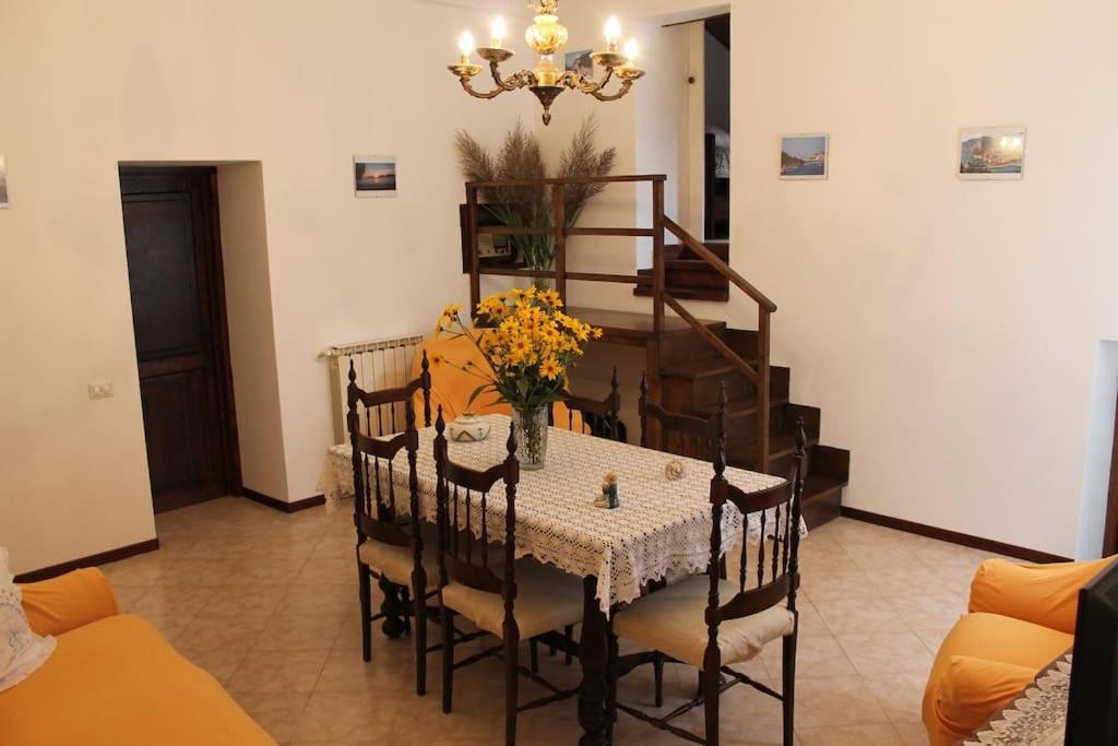 Casa Nel Borgo Antico Quaratica Exterior foto